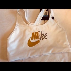 NWT Nike sports bra medium
